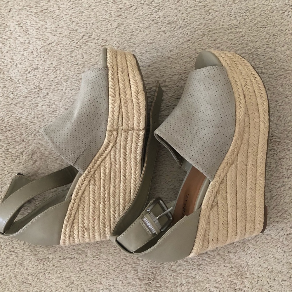 Women’s wedges size 8